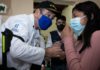El presidente Alejandro Giammattei supervisó la jornada de vacunación en El Progreso, el 23 de octubre de 2021. En este departamento se administran AstraZeneca, Moderna y Pfizer, no Sputnik V. Foto: Gobierno de Guatemala.