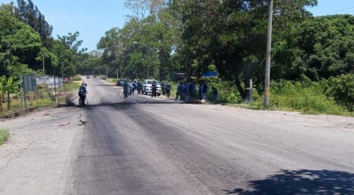 Alerta | Policía hondureña reprime protesta de Comunidad Garífunas y afecta gravemente a una niña