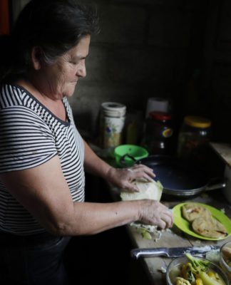 Auristela Argueta: “el dinero de los pandoros nos hubiera cambiado la vida”